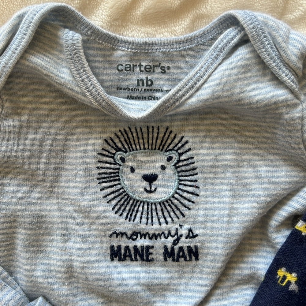 Carter’s 2pc bundle Newborn - Picture 2 of 3